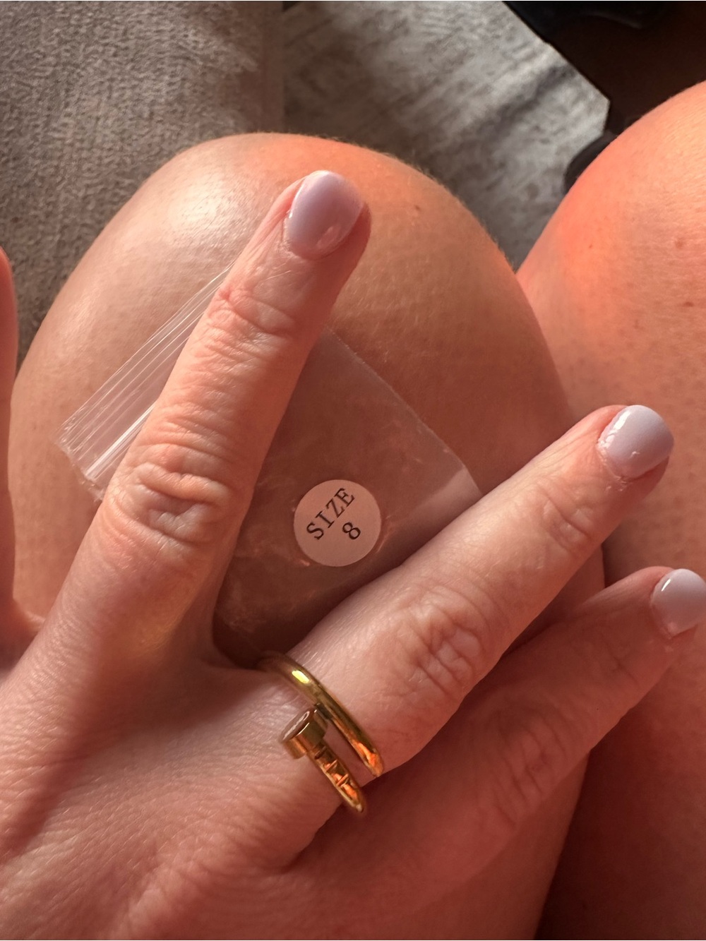 Size 8 ring - Picture 5 of 5